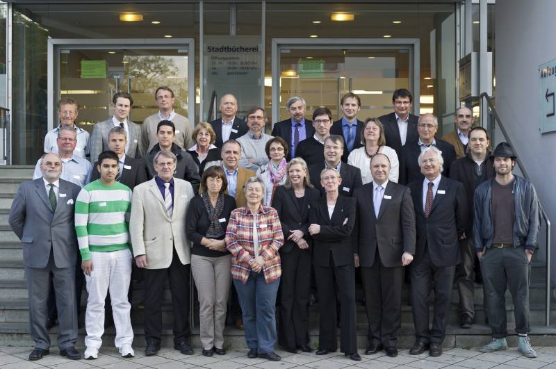 Entwicklungsbeirat für die US-Liegenschaften in Heidelberg mit dem Vorsitzenden Erster Bürgermeister Bernd Stadel (vordere Reihe,3.v.r.) (Foto: Rothe)