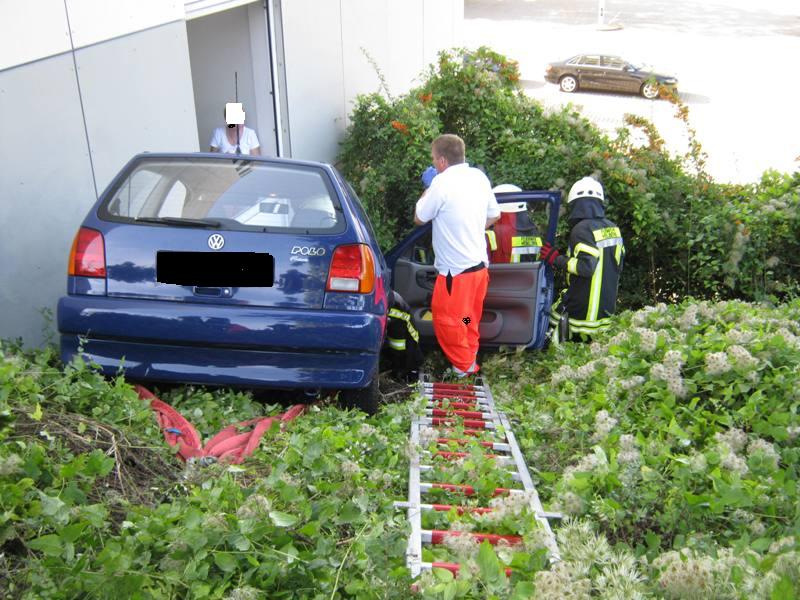 Ein Zugang zu den Insassen wurde von der Feuerwehr geschaffen ( Foto: Berufsfeuerwehr Heidelberg)
