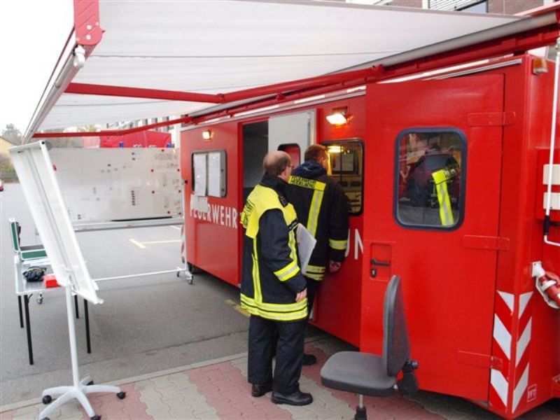 Einsatzleitung wird aufgebaut (Foto: Berufsfeuerwehr Heidelberg)