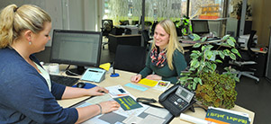 Beratung im Bürgeramt. (Foto: Dorn) Beratung im Bürgeramt.