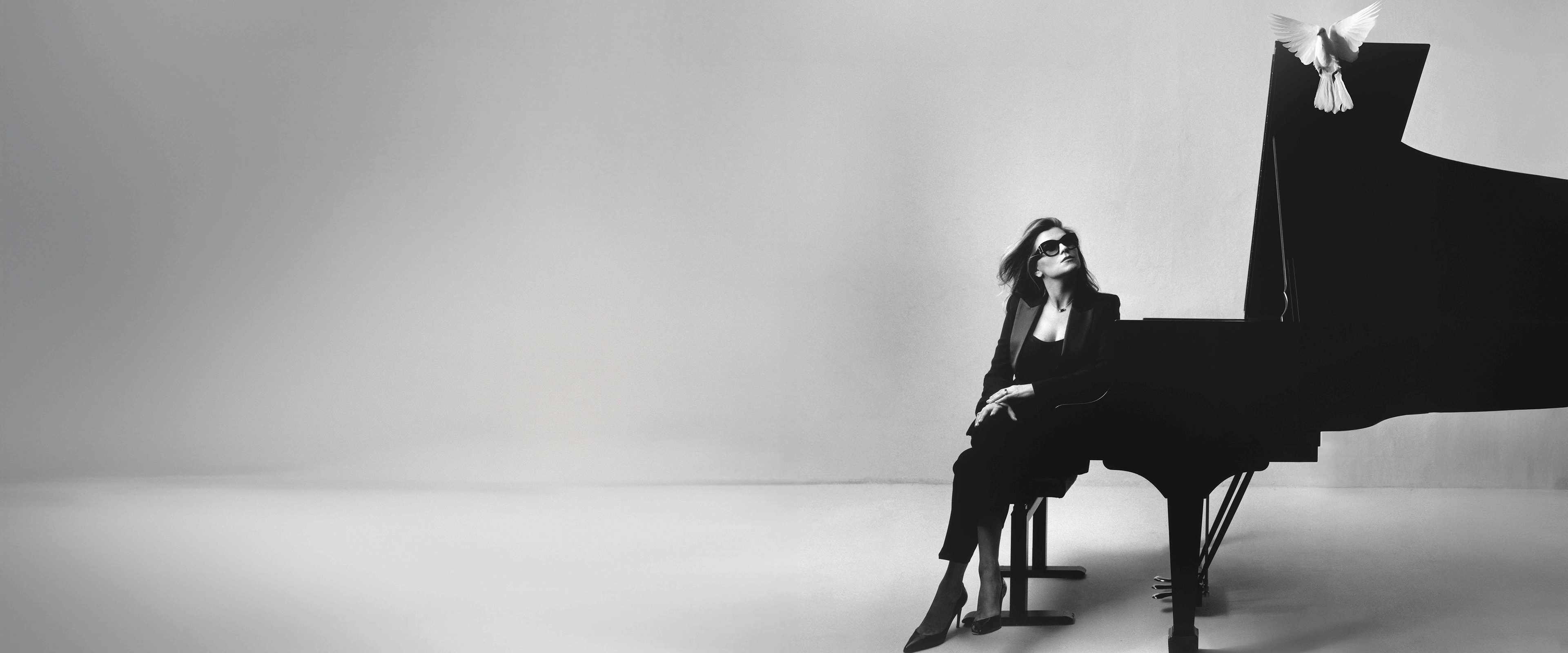 Melody Gardot (Frau am Klavier)