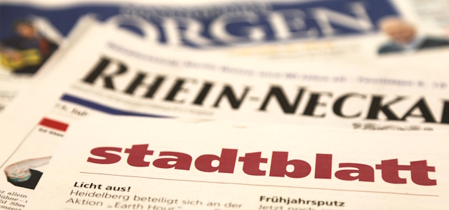 Symbolbild Stadtblatt (Foto: Stadt HD) Eine Ausgabe des Heidelberger Stadtblatts und eine Ausgabe der Rhein-Neckar-Zeitung.