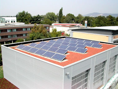Photovoltaikanlage auf dem Dach des Feuerwehr-Gerätehauses (Foto: Stadtwerke Heidelberg)