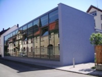 Außenansicht der Passivhausturnhalle in Heidelberg-Kirchheim