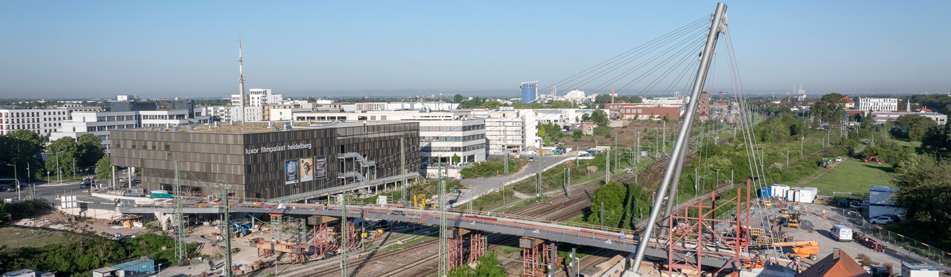 Die neue Brücke ist ein wichtiger Baustein des gesamtstädtischen Radwegenetzes und Teil einer geplanten schnellen Verbindung vom Heidelberger Süden ins Neuenheimer Feld..(Foto: Buck) Die Brücke zwischen Bahnstadt und Bergheim über die Bahngleise.
