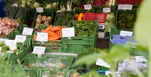 Gemüsestand auf dem Wochenmarkt Bahnstadt 