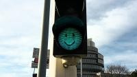 Eine Ampel leuchtet grün und auf die Leuchte ist ein Smiley aufgemalt (Foto: Einfach Heidelberg)