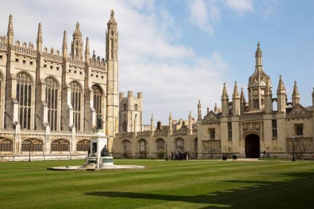 King's College Chapel and the Screen (picture: Iain Lewis/www.visitcambridge.org)
