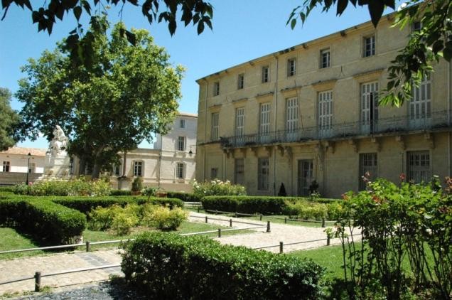 Place de la Canourgue (Picture: Brossard)