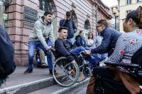 Beim Inklusionstag erleben städtische Azubis unter anderem im Rollstuhl, wie sich Behinderung anfühlt. (Foto Pellner)