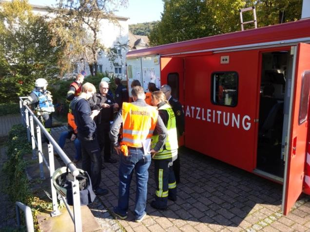 Lageabstimmung der Einsatzleitung (Foto: Feuerwehr Heidelberg)