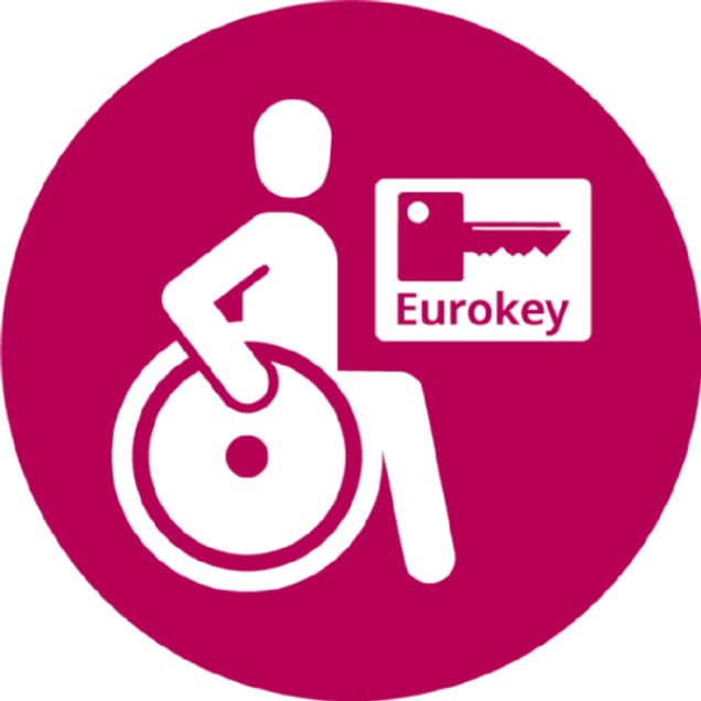 Eine Person, die im Rollstuhl sitzt. Daneben die Buchstaben, daneben ein Schlüssel und das Wort Eurokey
