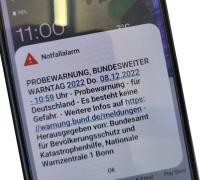 Screenshot eines Handybildschirms mit der Testmeldung über Cell Broadcast am zweiten bundesweiten Warntag in 2022
