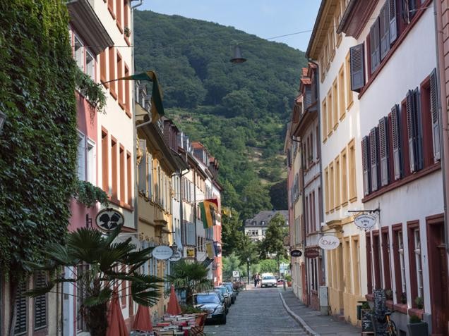 A typical alley in the Old Town (Photo: Diemer)