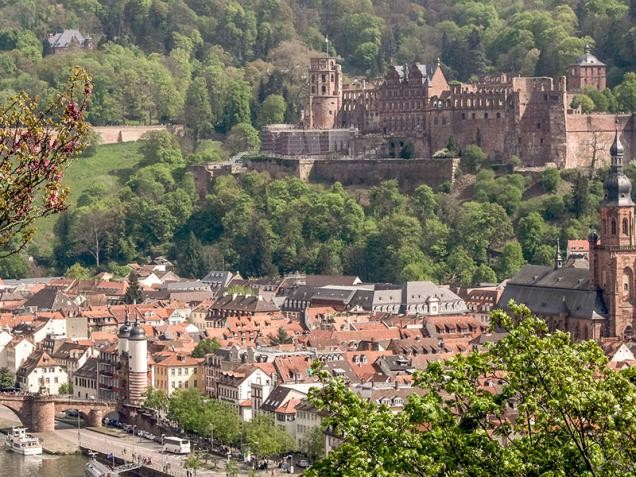 View of the castle and the Old town from the philosophers path (Photo: Pellner/ Stadt Heidelberg)