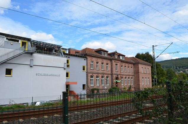 Grundschule Schlierbach mit Sporthalle (Foto: Großkinsky)