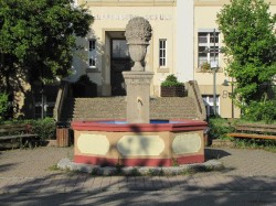 Brunnen vor der Stauffenbergschule