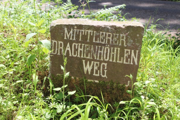 Bild vom Wegestein Mittlerer Drachenhöhlenweg