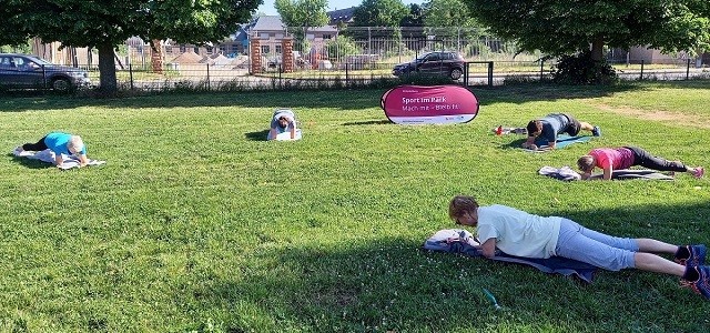 Yoga bei Sport im Park im Grahampark