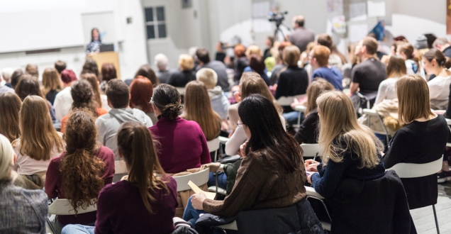 People at lecture (Photo: Shutterstock, ID:1061719172)