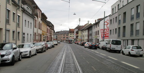 Hauptverkehrsstraße mit Straßenbahnschienen (Foto: HD)