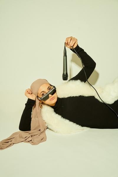 Komikerin und Ärztin Anissa Loucif tritt am 1. Juli auf. (Foto: Marina Rosa Weigl) Porträtfoto